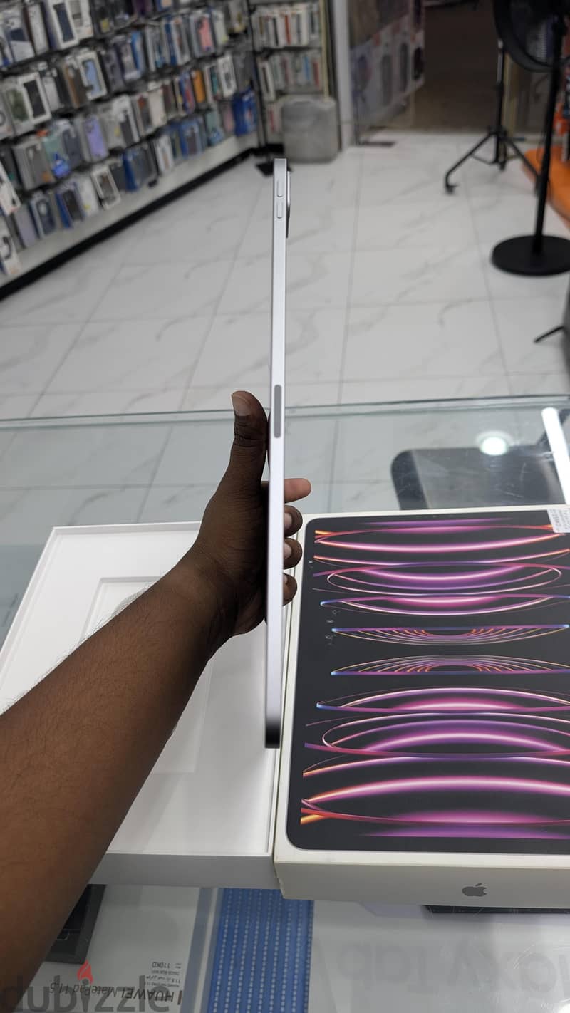 Apple ipad pro m2 12.9 inch 256GB 7