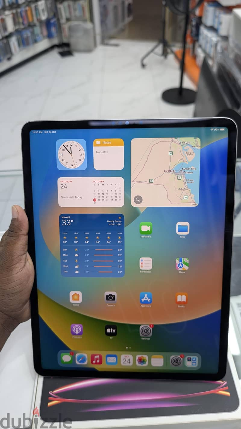 Apple ipad pro m2 12.9 inch 256GB 9