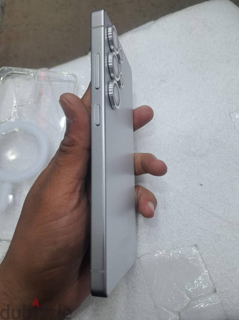 Samsung S25 Ultra 512Gb Like New no scratches No dent same as new 3
