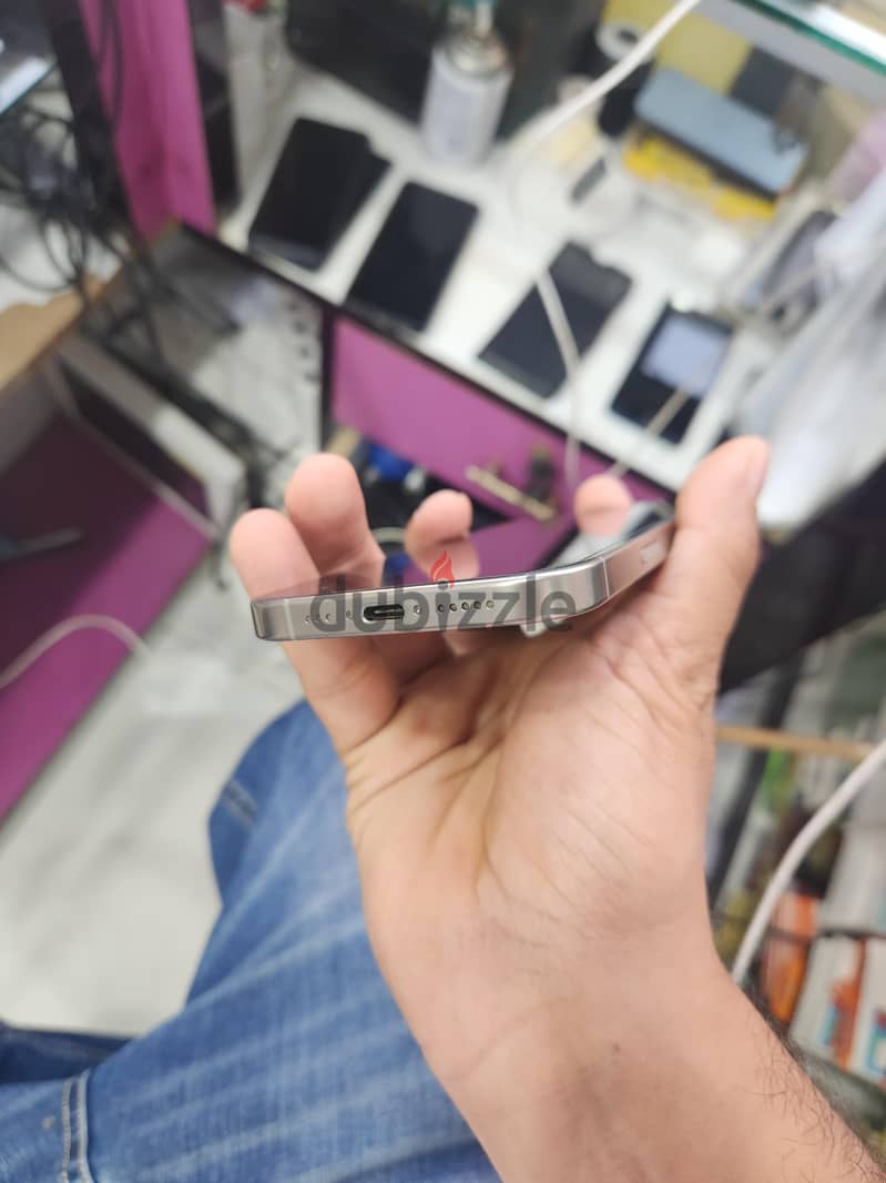 Apple - iPhone 16 Pro used 3