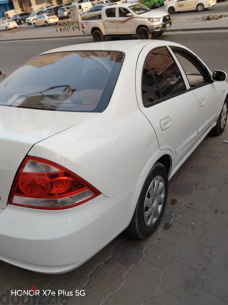 Nissan Sunny 2011 1