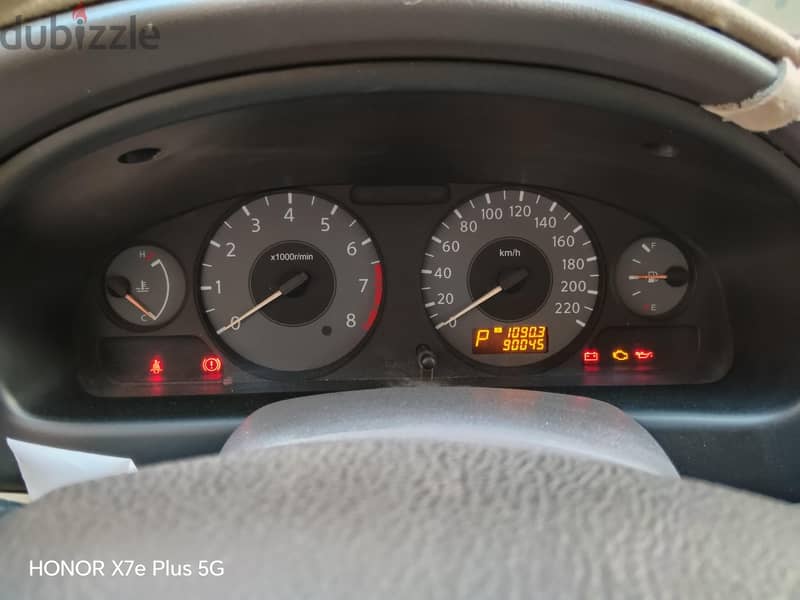 Nissan Sunny 2011 4