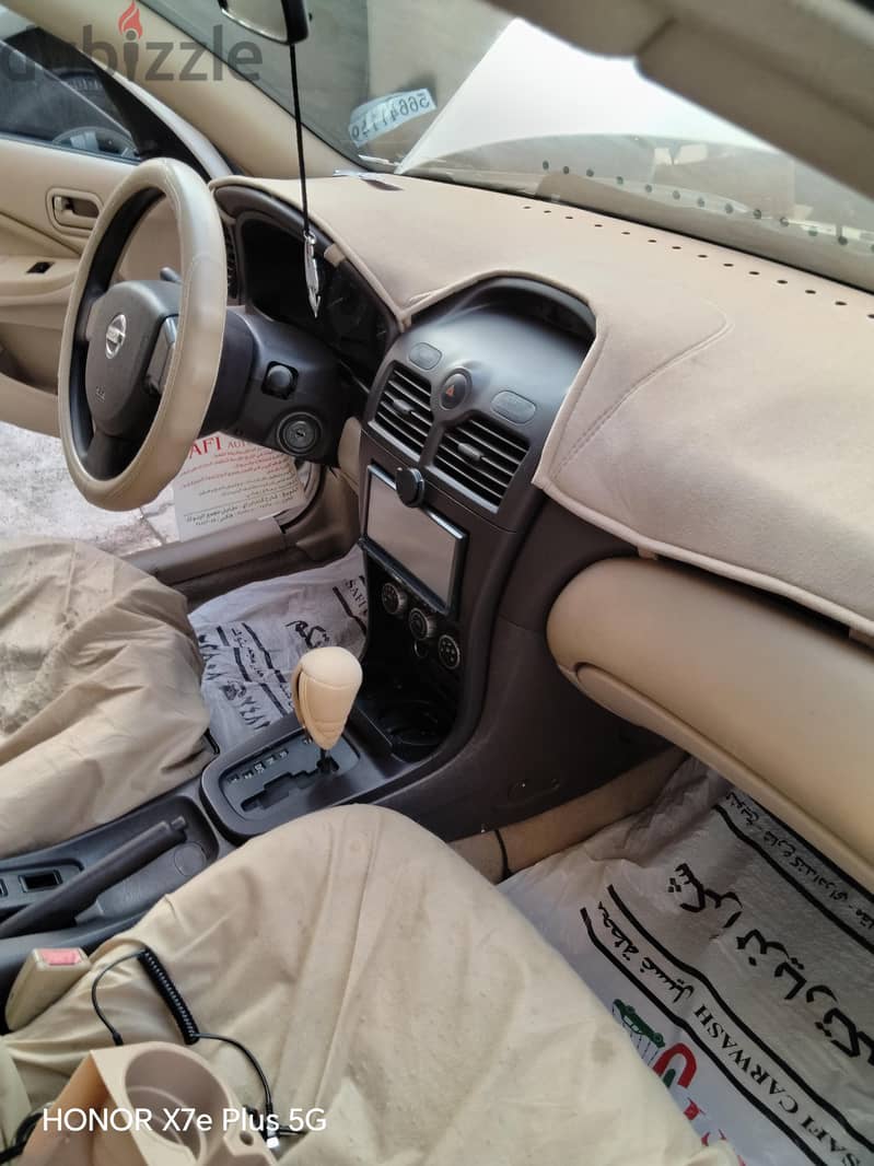 Nissan Sunny 2011 11