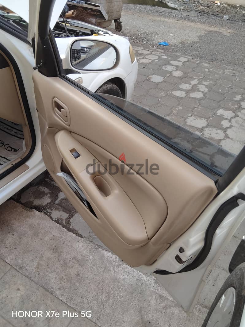 Nissan Sunny 2011 14