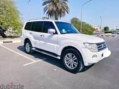urgent sale mustabi hi Pajero 2014 v6 4X4  1 year insurance