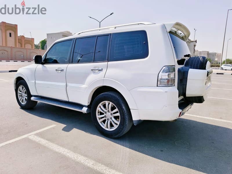 urgent sale mustabi hi Pajero 2014 v6 4X4  1 year insurance 5