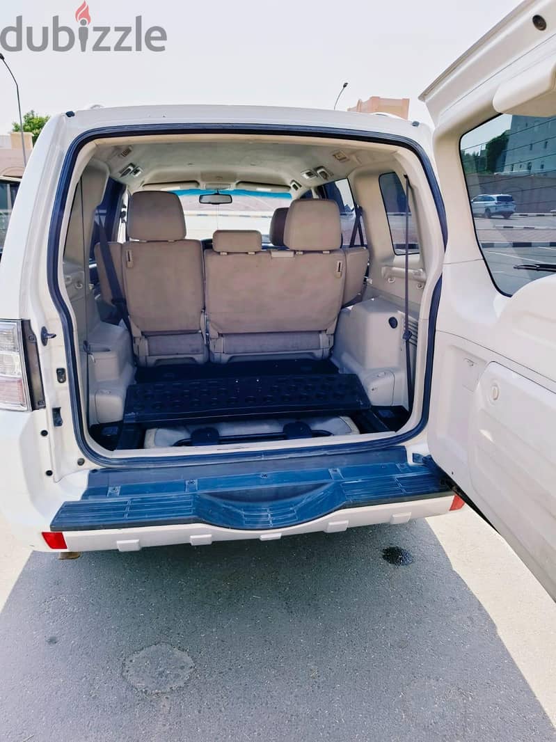 urgent sale mustabi hi Pajero 2014 v6 4X4  1 year insurance 9