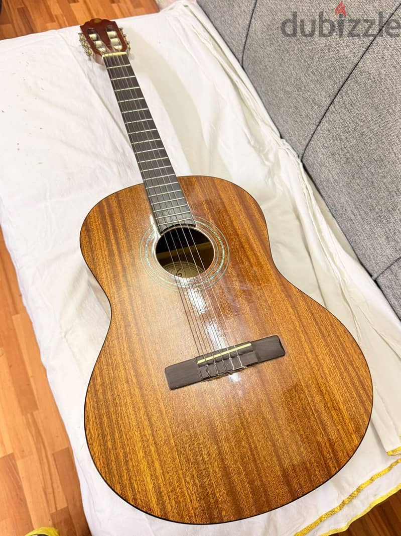 guitar for sale in excellent condition 30kd 1