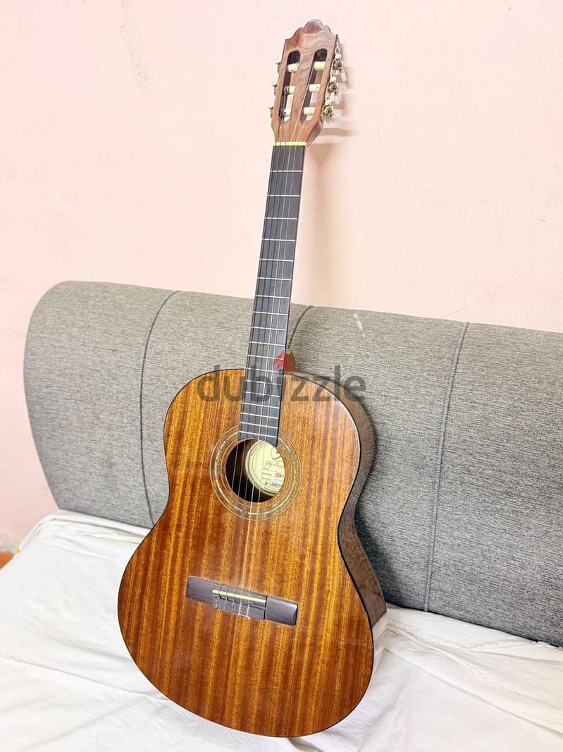 guitar for sale in excellent condition 30kd 3