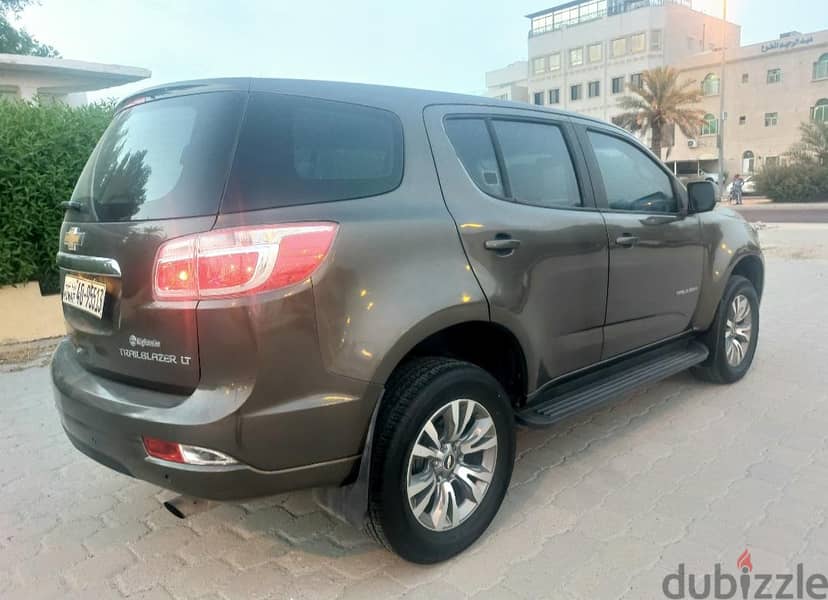 2017 Chevrolet Trailblazer 7 seats excellent condition 3