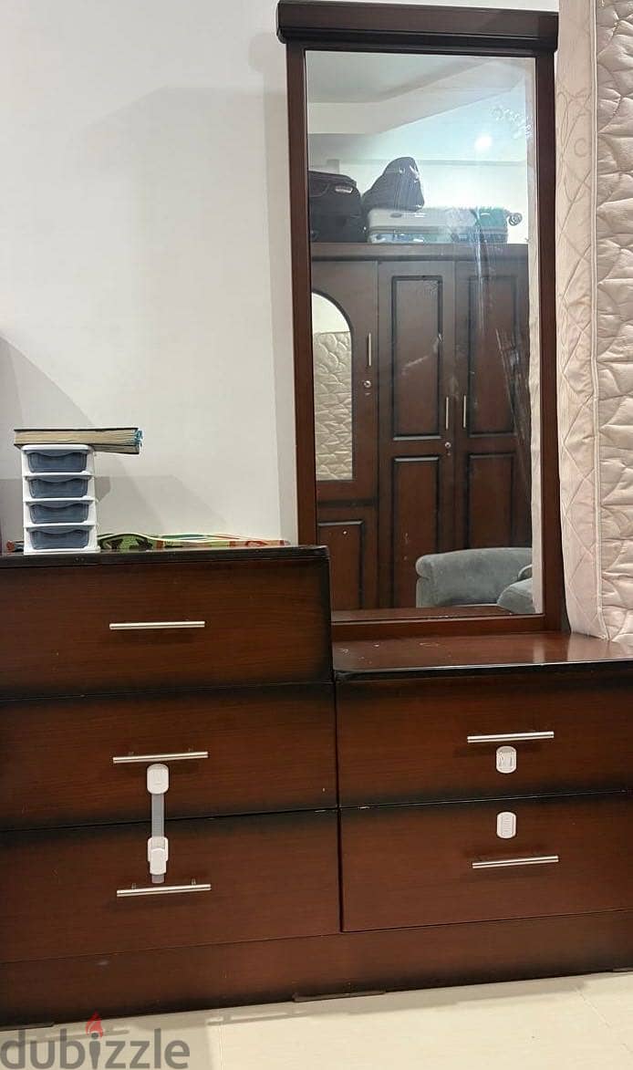 Mirror Cabinet with 5 Drawyers 1