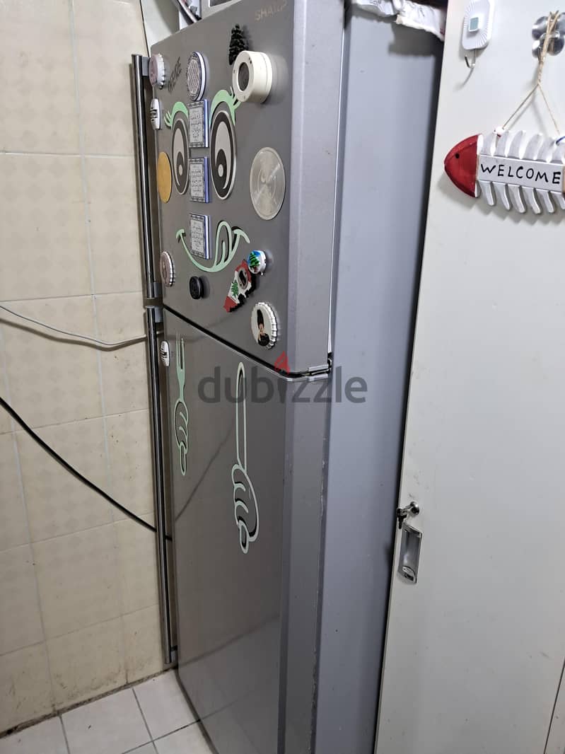 ثلاجه شارب للبيع  بحاله ممتازه 2