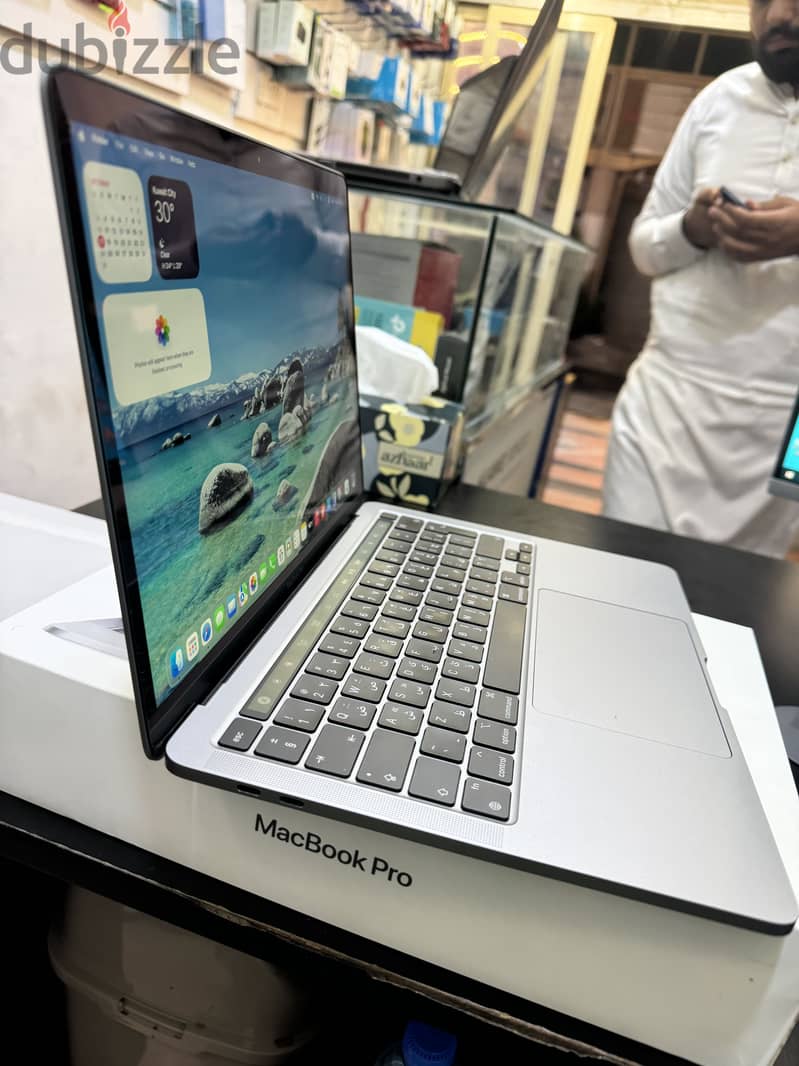 MacBook Pro M2 Ram 8GB Storage 256Gb battery 98 cycles 50 13inch 6