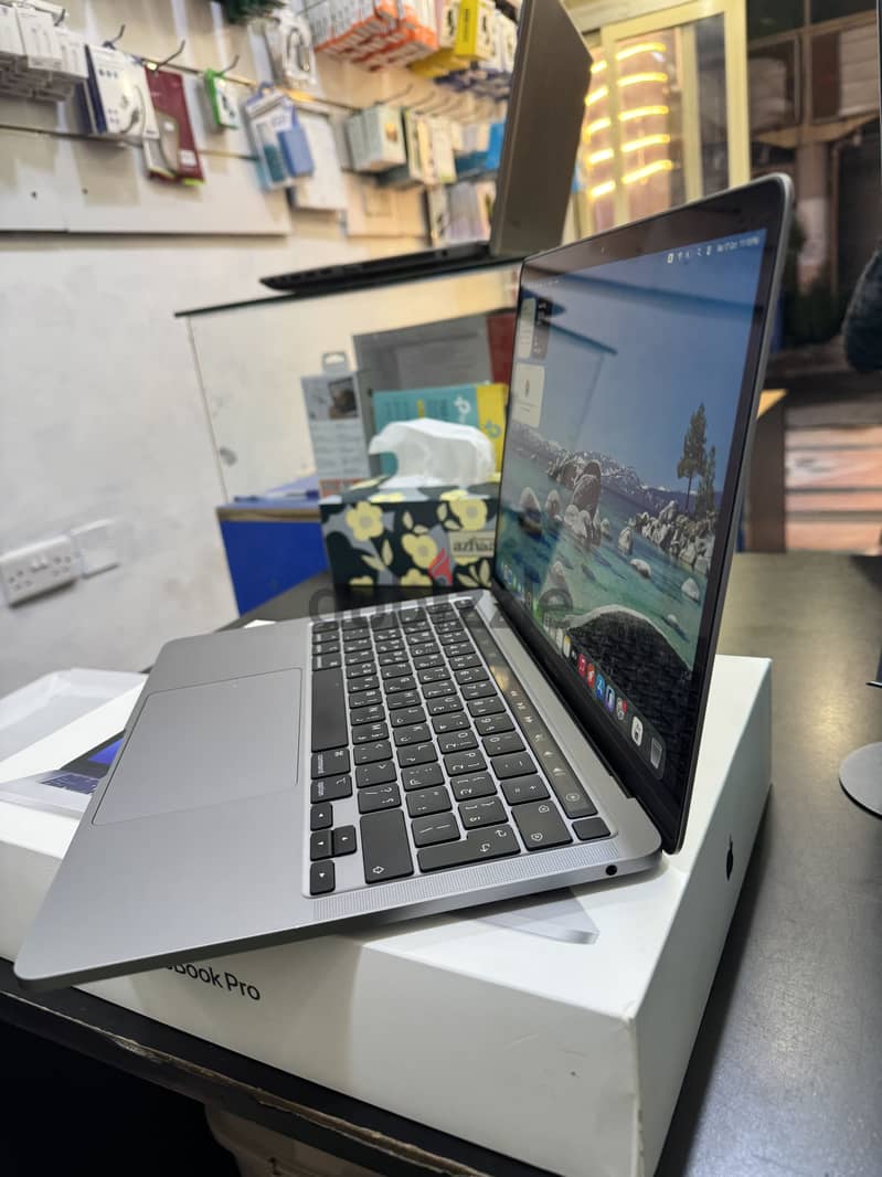 MacBook Pro M2 Ram 8GB Storage 256Gb battery 98 cycles 50 13inch 7