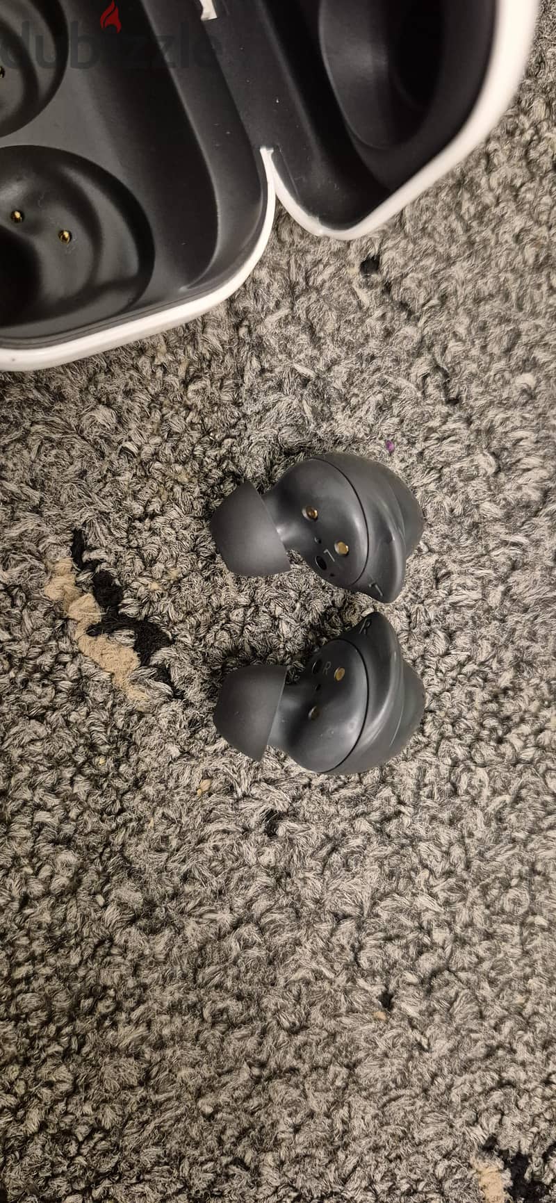 Snmsung Galaxy Buds FE like new no problems including 3 free case 2