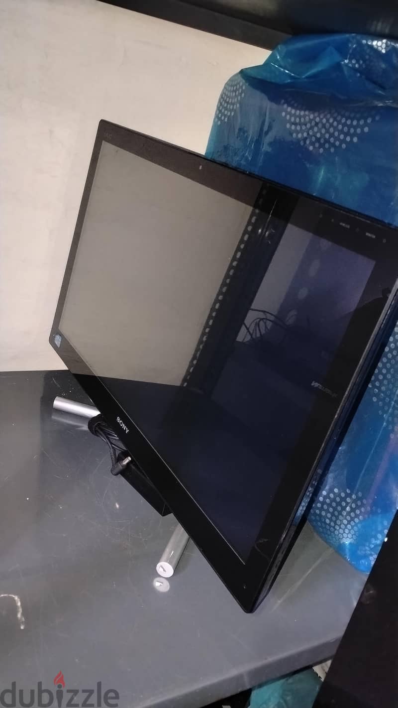 all in One touch screen 24" PC $ TV core i7 3rd ram 8 hard ssd 256 GB 7