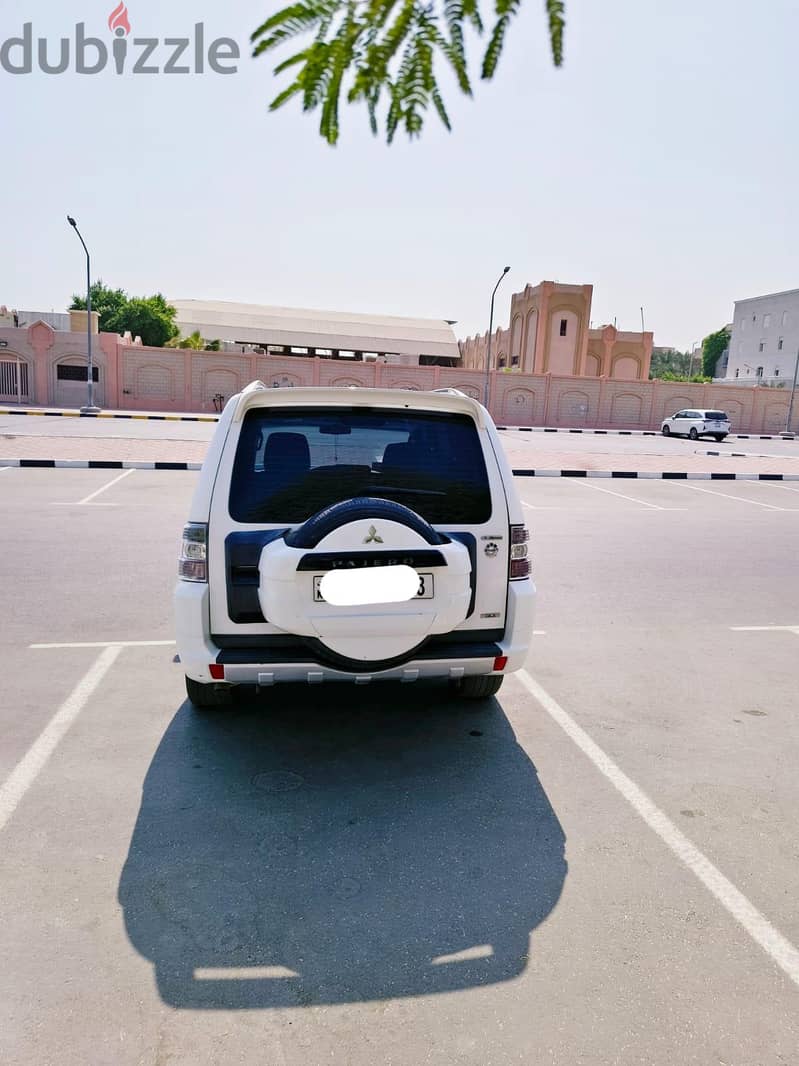 Mitsubishi Pajero 2014 1