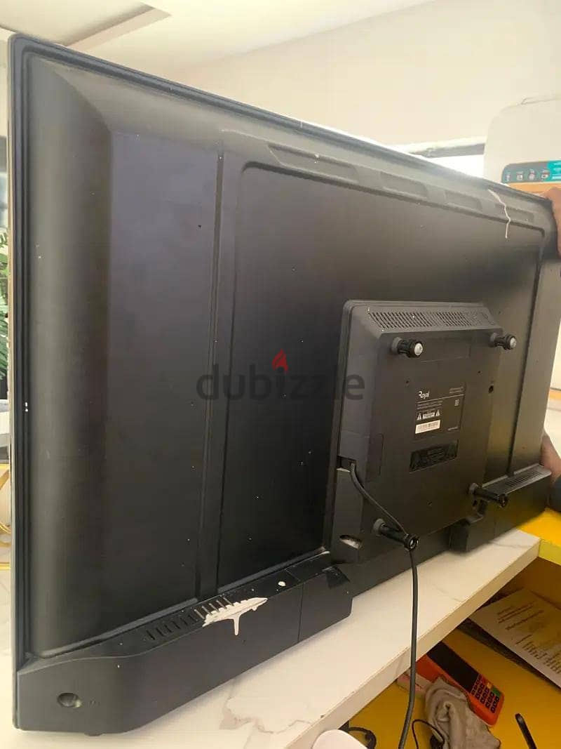 changhong 40 inches tv and tv stand 1
