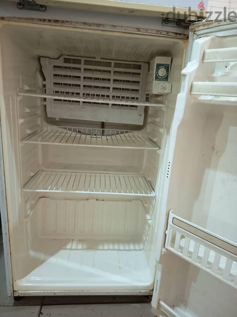 Leonard fridge in working condition 3