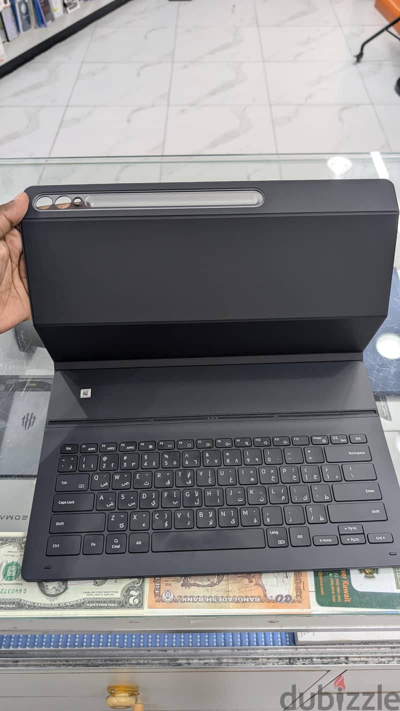 Samsung Galaxy tab s9 ultra with keyboard 4