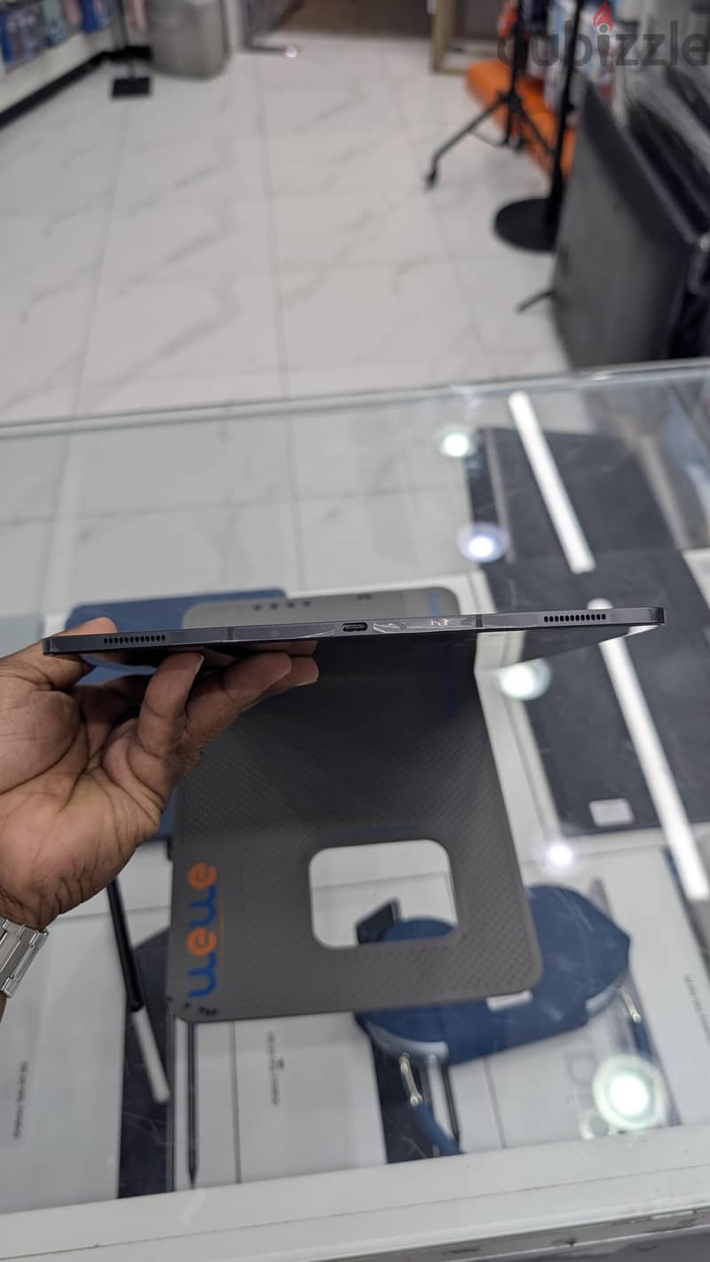 Samsung Galaxy tab s9 ultra with keyboard 9