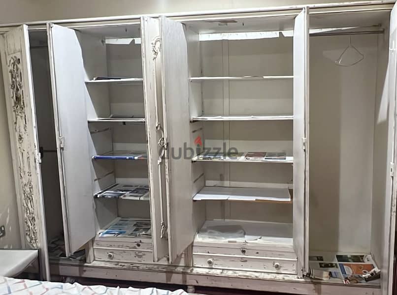 An Antique style wardrobe for free 1
