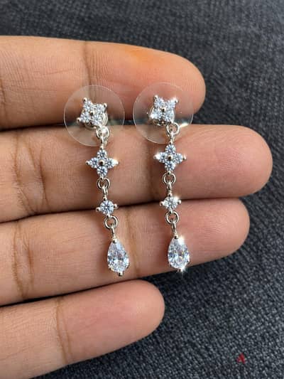Title:  Elegant Silver Crystal Drop Earrings – Sparkling Jewellery