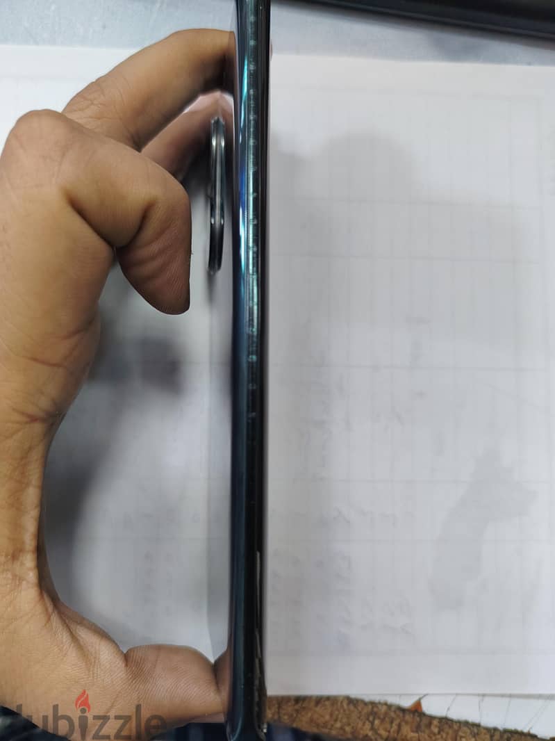 honor 50 have small scratch under the screen 6