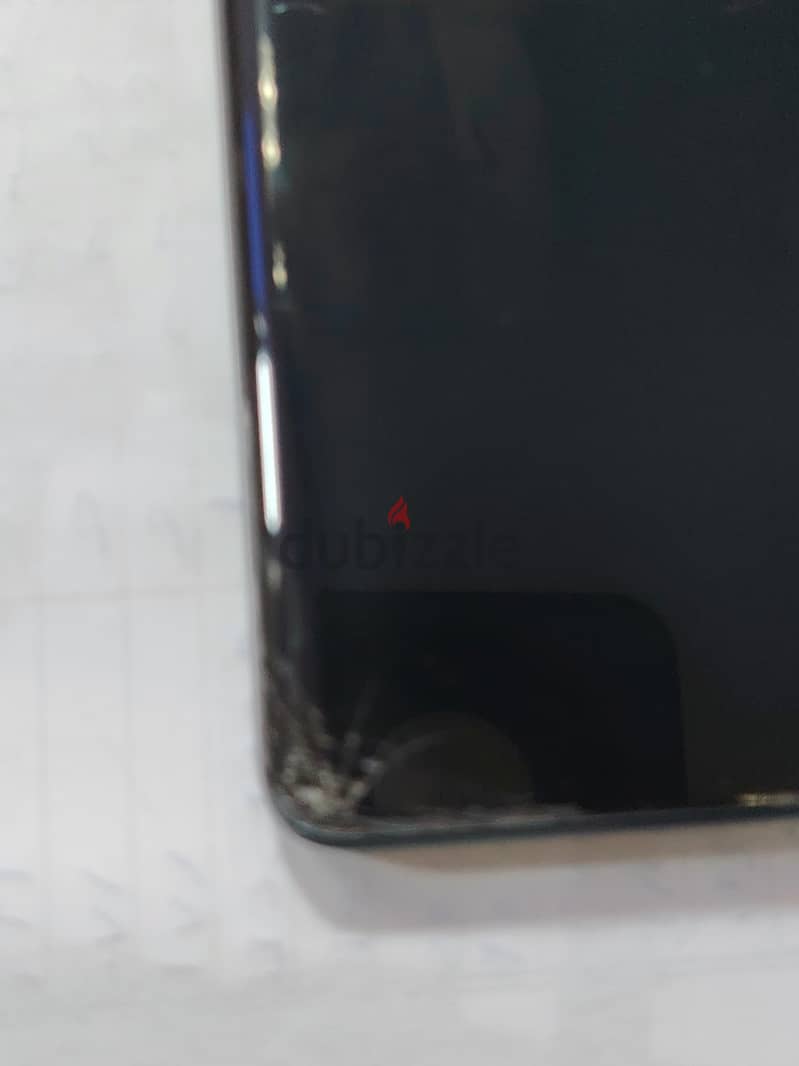 honor 50 have small scratch under the screen 7