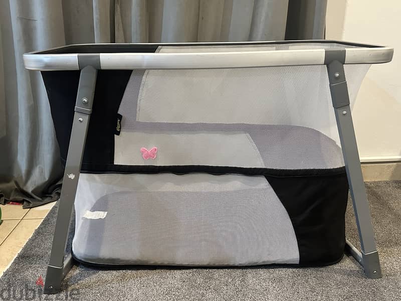 Giggles Brook Zip & Go Extendable Travel Bassinet -Black 2