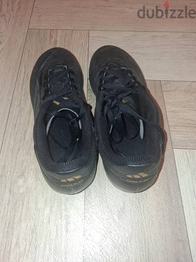 للبيع جوتي كرة Adidas copa pure/ اللون أسود و أصفر/ المقاس 38 تقريباً