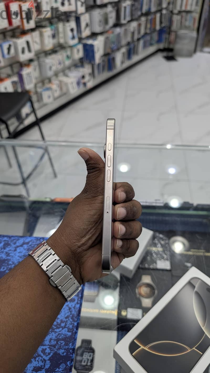 Apple - iPhone 16 Pro 6