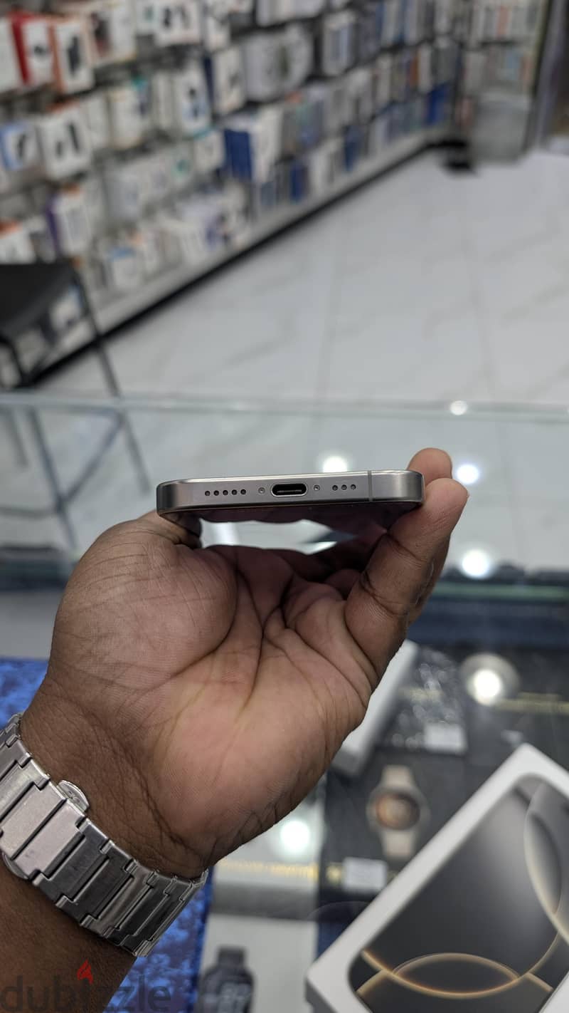 Apple - iPhone 16 Pro 7