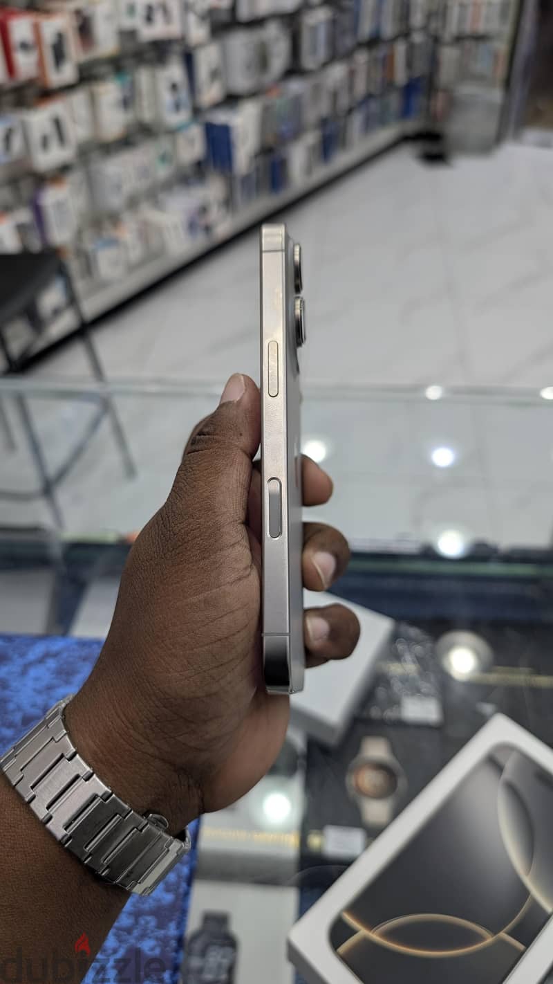 Apple - iPhone 16 Pro 8