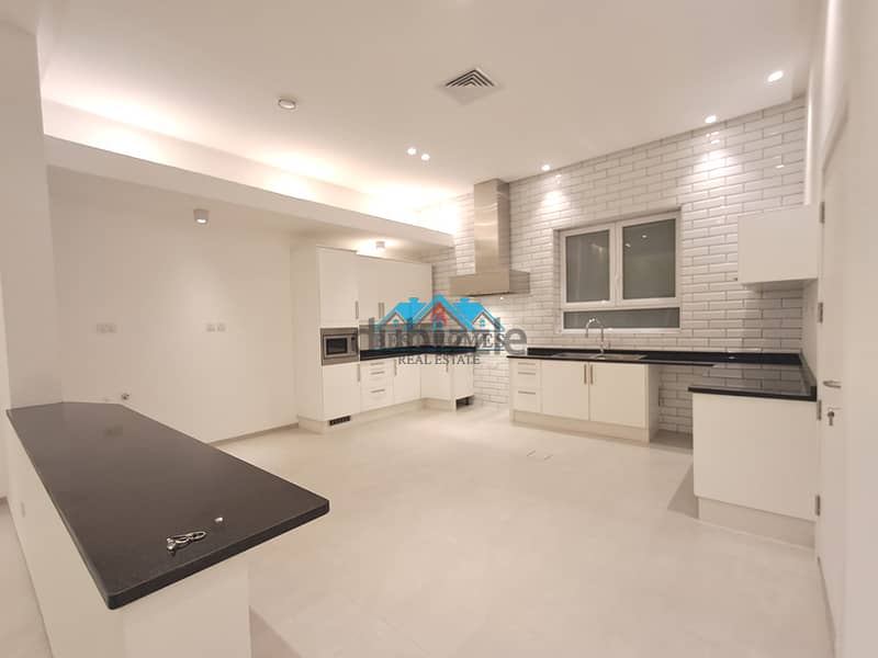 Modern 4 Bedroom Ground Floor Apartment with Private Garden in Zahra 4