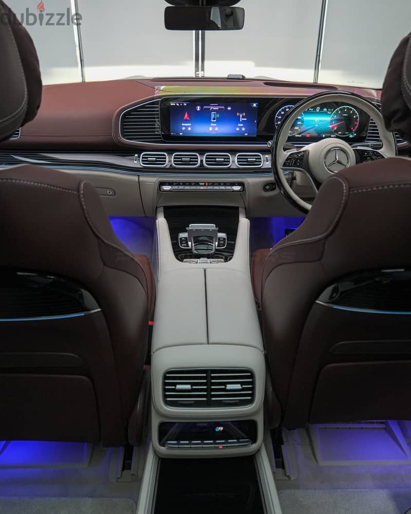 Mercedes-Benz Maybakh 2026 سيارة دفع رباعي فاخرة بنظام 4MATIC 4