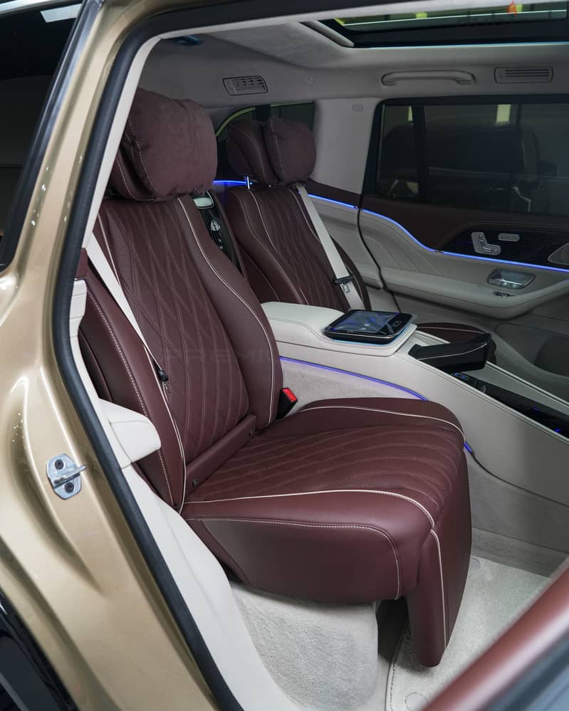 Mercedes-Benz Maybakh 2026 سيارة دفع رباعي فاخرة بنظام 4MATIC 6