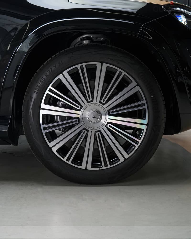 Mercedes-Benz Maybakh 2026 سيارة دفع رباعي فاخرة بنظام 4MATIC 7
