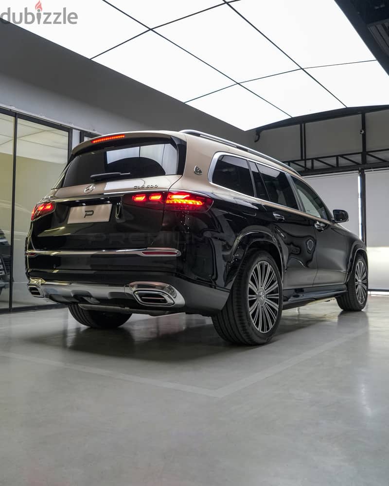 Mercedes-Benz Maybakh 2026 سيارة دفع رباعي فاخرة بنظام 4MATIC 8
