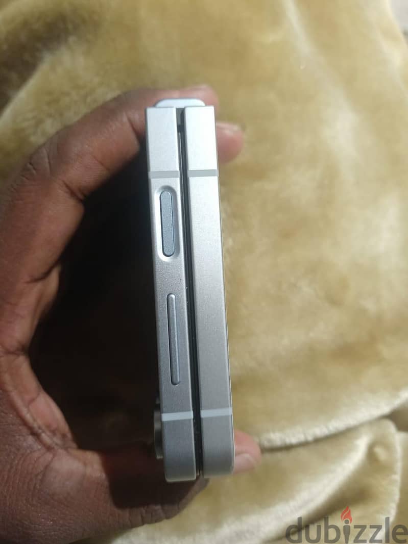 Samsung Z Flip 6 2