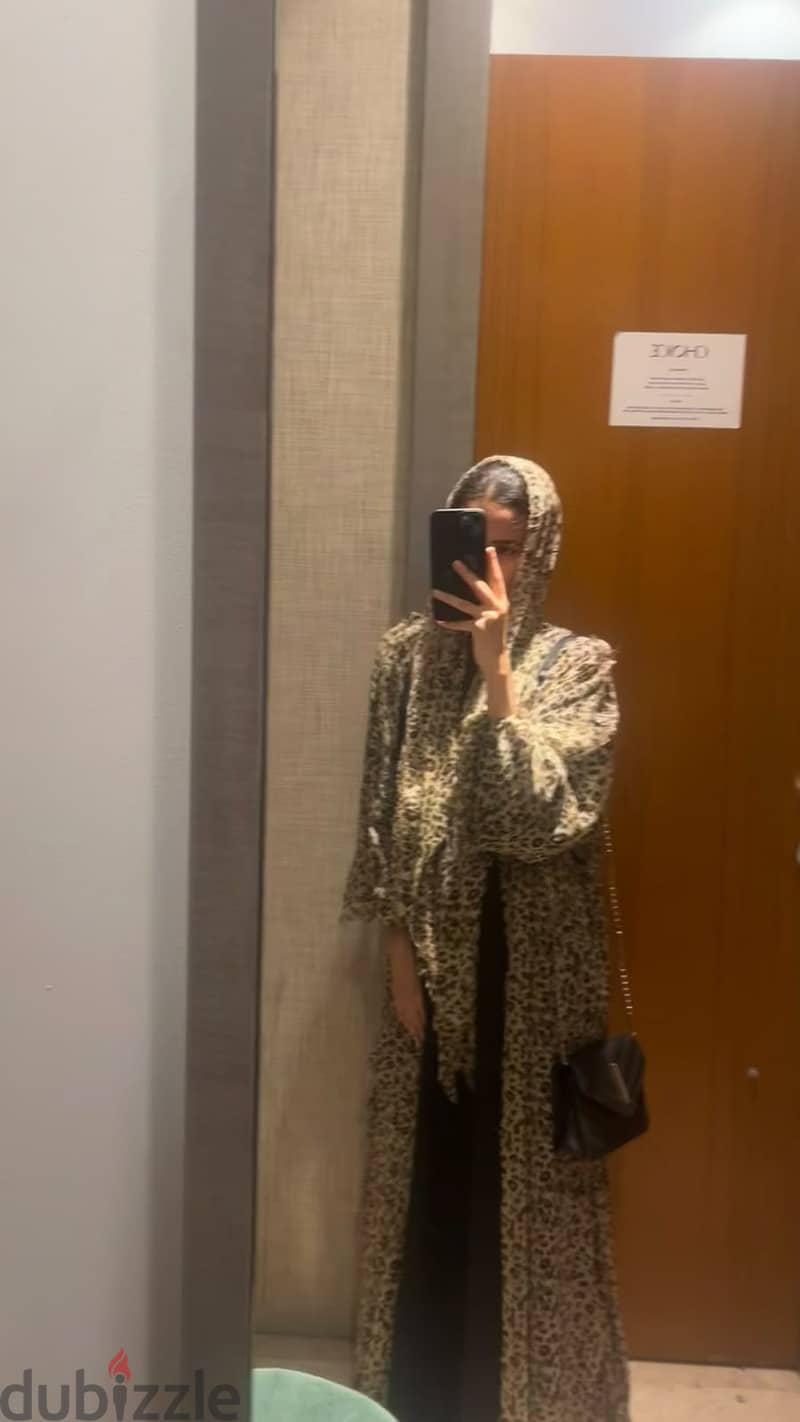 Leapord Print chiffon Abaya with scarf 1