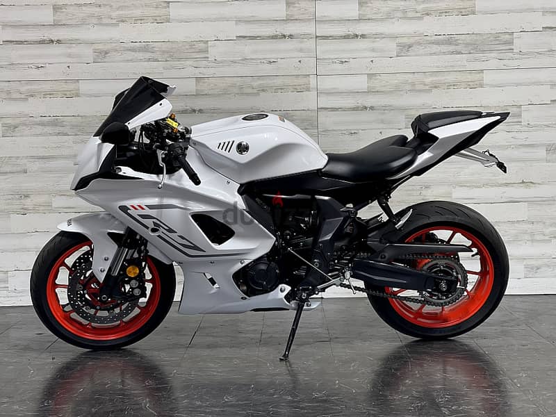 2023 Yamaha R7 available 2