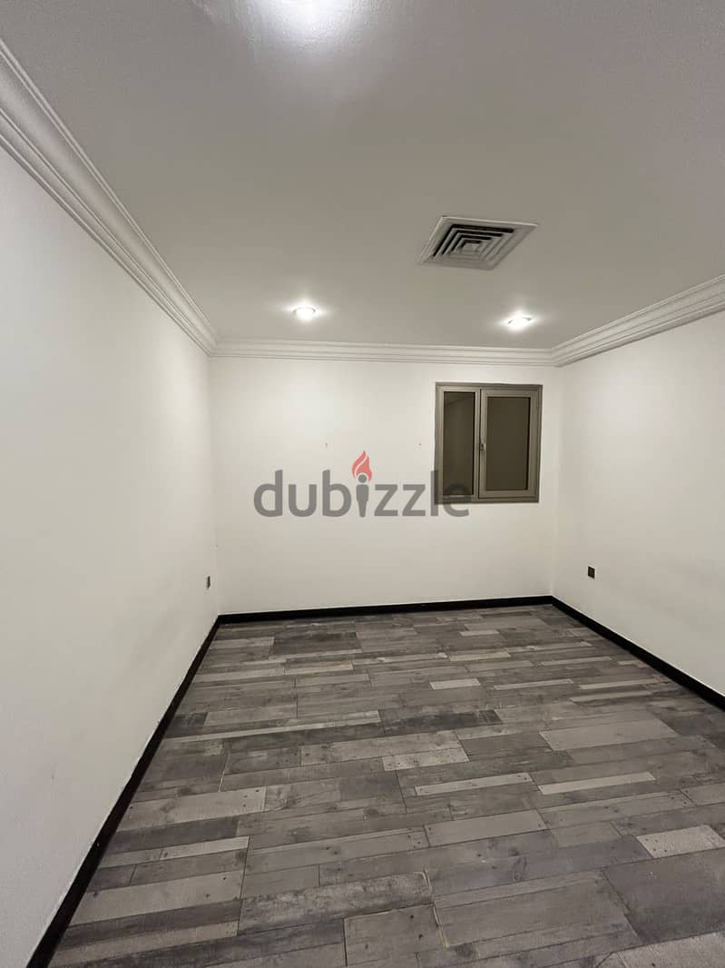 Ground-floor apartment for rent in Salwa. 3