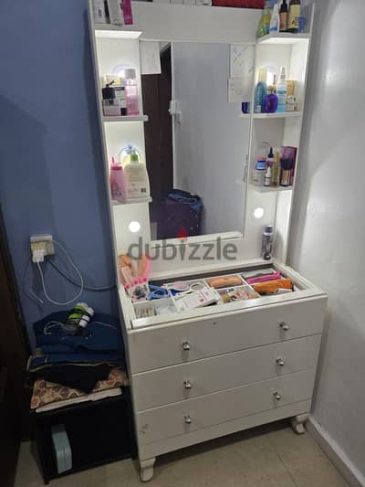 Dressing table with lights, mirror & drawers