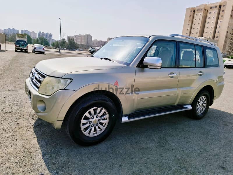 Mitsubishi Pajero 2013 v6 4X4 good condition 3