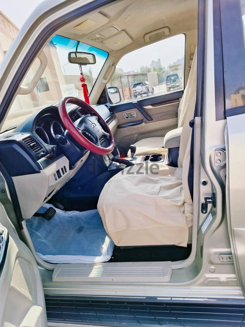 Mitsubishi Pajero 2013 v6 4X4 good condition 9