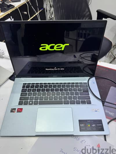Ram 16GB DDR5 640MT. SSD 512GB. OLED 16Screen 4K window 11