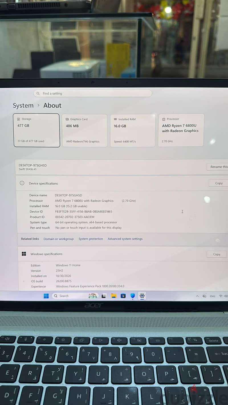 Ram 16GB DDR5 640MT. SSD 512GB. OLED 16Screen 4K window 11 2