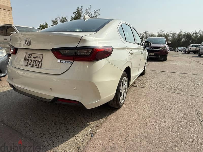 Honda City 2024 pearl white colour for sale 3