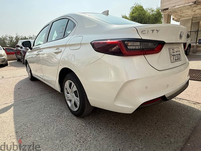 Honda City 2024 pearl white colour for sale 4